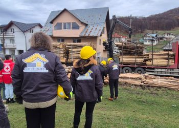 Proiectul „Case cu Căldură” a ajuns la cea de-a treia ediție. Asociația Energia Inteligentă a distribuit lemne de foc 