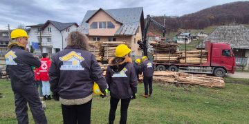 Proiectul „Case cu Căldură” a ajuns la cea de-a treia ediție. Asociația Energia Inteligentă a distribuit lemne de foc