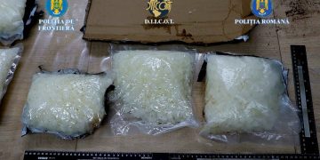 Trei persoane, printre care un ucrainean, arestate pentru trafic de droguri