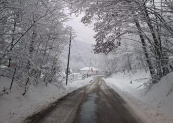 Drumurile județene din Cluj rămân deschise în condiții de iarnă. Peste 850 de tone de material antiderapant folosite