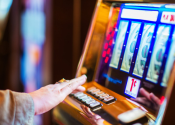 Se pot închide sălile de jocuri de noroc la Dej? Decizia va fi luată prin hotărâre a Consiliului Local. Urmează și consultarea publică