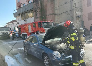 Incendiu izbucnit la 1 mașină în Blaj