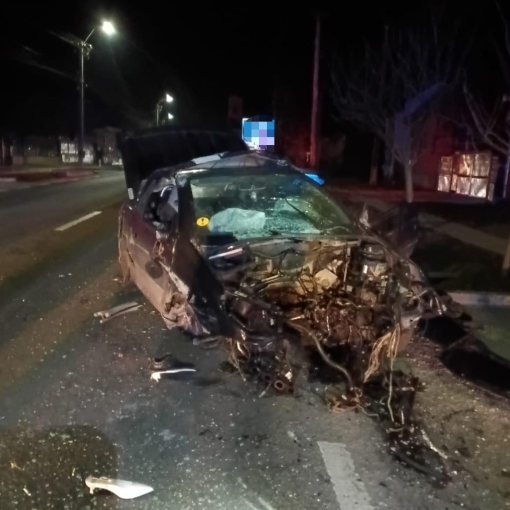 Mașină răsturnată