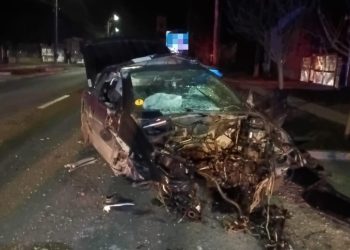 Mașină răsturnată