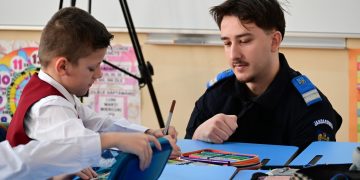 Jandarmi, copii și seniori. Atelier despre solidaritate în Maramureș