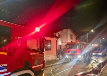 Mansardă distrusă și magazie făcută scrum. Incendiu în Sibiu