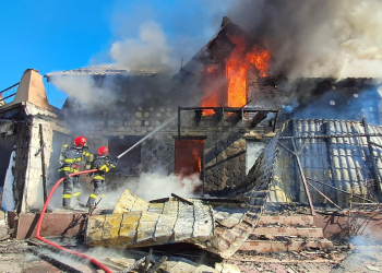 Incendiu puternic la o casă din Sânpaul. Pompierii intervin 3 echipaje