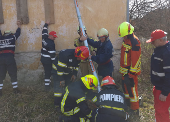 Exercițiu al pompierilor sătmăreni. S-au antrenat pentru situații ce implică alunecări de teren