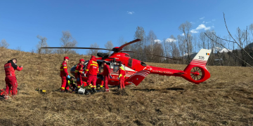 ACTUALIZARE VIDEO | Elicopterul SMURD chemat la Borșa. Incendiul întins pe 9 hectare