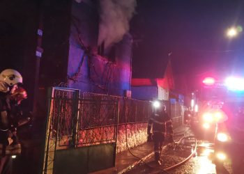 Incendiu violent la o casă din Viștea, soldat cu o victimă