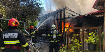 Incendiu în Sovata. Intervin și pompierii voluntari