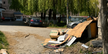 gunoi aruncat haotic Dej