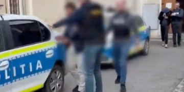 VIDEO | Percheziții în Făgăraș. 3 bărbați reținuți pentru tâlhărie