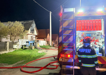 Dimineața și urgențele: incendiu la o casă, degajări de fum într-un birou