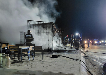 Incendiu la un imobil din localitatea Cuzdrioara. 40 de mp în flăcări