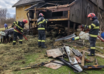 Anexă unei case distrusă în urma unui incendiu în Alba