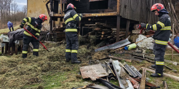 Anexă unei case distrusă în urma unui incendiu în Alba