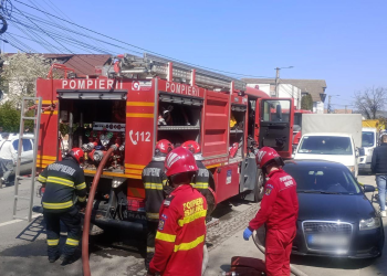 FOTO | Incendiu într-un apartament din Sibiu. Intervin mai multe echipaje de pompieri