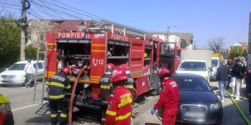 FOTO | Incendiu într-un apartament din Sibiu. Intervin mai multe echipaje de pompieri