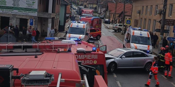 Accident în județul Sibiu: DN14 blocat după impactul dintre 2 mașini