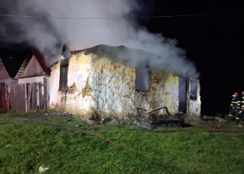 Bărbat găsit carbonizat în urma unui incendiu în Mureș. Descoperirea făcută de pompierii sibieni