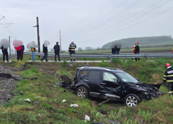 Accident feroviar între Beclean și Șintereag: trenul Bistrița–Cluj a lovit o mașină. 1 persoană rănită
