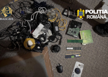 Percheziții în Mureș: dispozitive pentru copierea datelor cardurilor bancare, descoperite de polițiști