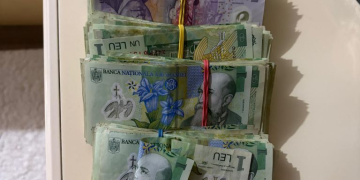 2 bărbați arestați pentru trafic de droguri în Satu Mare. Peste 50.000 de euro ridicați de polițiști