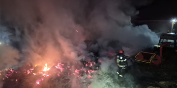 Incendiu puternic în Mărtinești, Satu Mare. Focul pornit de la o țigară