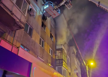 Incendiu într-un bloc din Oradea: 9 persoane evacuate, 3 la spital