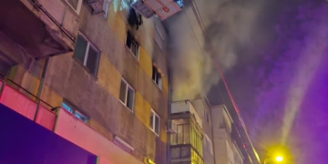 Incendiu într-un bloc din Oradea: 9 persoane evacuate, 3 la spital