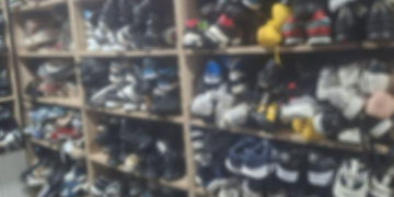 Acțiunea „Jupiter” | Percheziții în Satu Mare: mii de produse suspecte de contrafacere, ridicate de polițiști