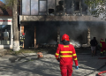 Incendiu la un spațiu comercial din Maramureș: forțe din Baia Mare, Târgu Lăpuș și Copalnic Mănăștur în alertă. 400 de mp în pericol