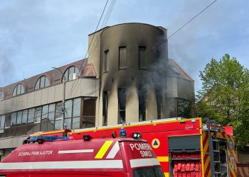 Incendiu la o clădire de birouri din Târgu Mureș, pe strada Arany Janos