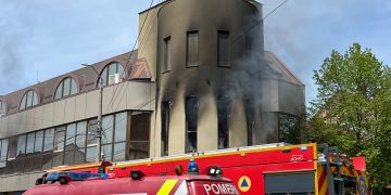 Incendiu la o clădire de birouri din Târgu Mureș, pe strada Arany Janos