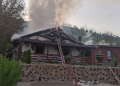 Incendiu la acoperișul unei locuințe din Alba. Intervin pompierii din Blaj. 200 mp afectați