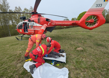 Bărbat rănit într-o pădure din județul Sibiu. Intervenție cu elicopterul SMURD