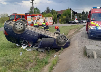 Mașină răsturnată la Nadeș, Mureș. 4 persoane evaluate medical
