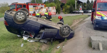 Mașină răsturnată la Nadeș, Mureș. 4 persoane evaluate medical