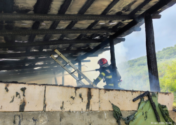 2 tone de porumb mistuite de un incendiu în Bistrița-Năsăud