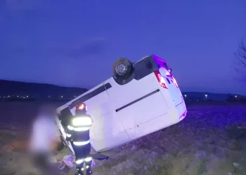Accident rutier între Coplean și Câțcău. Autoutilitară răsturnată pe E58
