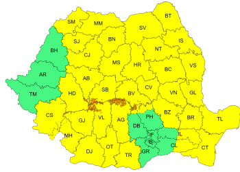 Avertizări succesive de vreme rea. Rafale de până la 130 km/h și vizibilitate sub 50 de metri în zonele montane