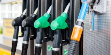 Carburanții ar putea începe să se ieftinească în câteva zile, dar reducerile vor fi limitate