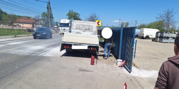 Incendiu la o autoutilitară pe strada 1 Mai din Dej