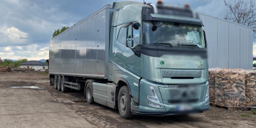 Camion de 190.000 de euro, indisponibilizat în Cluj. Nereguli la transportul de lemn