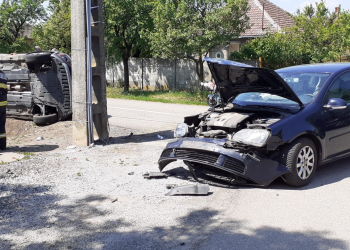 Femeie blocată în mașină după un accident la Carei