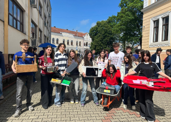 „No Backpack Day” la Colegiul Național „Andrei Mureșanu” Dej. Elevii au impresionat prin creativitate