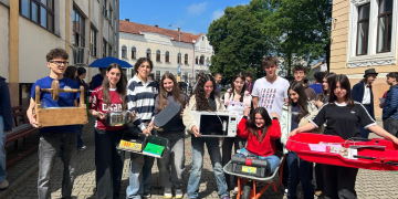 „No Backpack Day” la Colegiul Național „Andrei Mureșanu” Dej. Elevii au impresionat prin creativitate