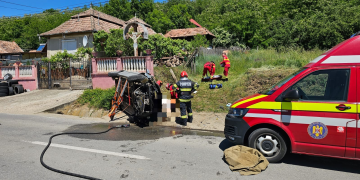 Accident mortal pe șoselele din Alba. O femeie a murit prinsă sub un autoturism răsturnat