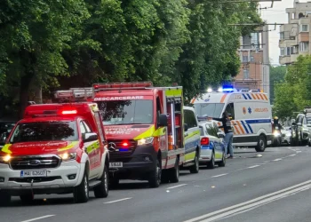 Accident pe strada Nicolae Titulescu din Cluj-Napoca. O femeie a fost extrasă din mașină